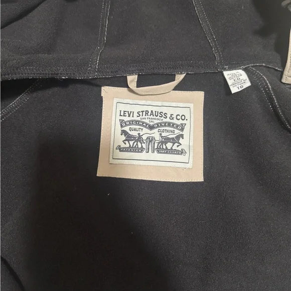 Levi's Men's Tan and Black Hooded Windbreaker - Picture 4 of 4